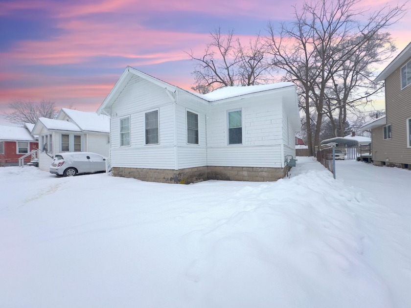 Nicely renovated 2 bed 1 bath home in a fantastic area of City - Beach Home for sale in Muskegon, Michigan on Beachhouse.com