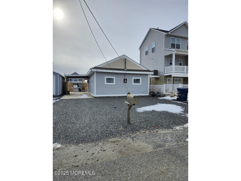 ADORABLE SPORTSMAN MODEL HOME. WITH PEAKED ROOF, IN EXCELLENT - Beach Home for sale in Little Egg Harbor, New Jersey on Beachhouse.com