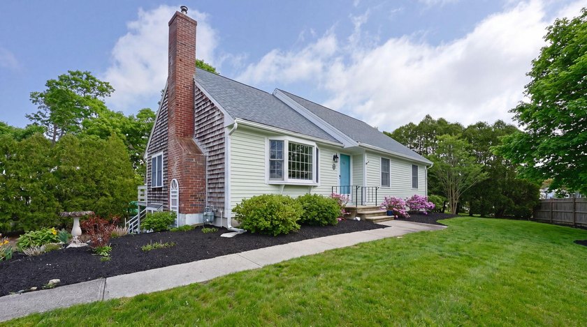 Perfect Harwich location convenient to all the town has to offer - Beach Home for sale in Harwich, Massachusetts on Beachhouse.com