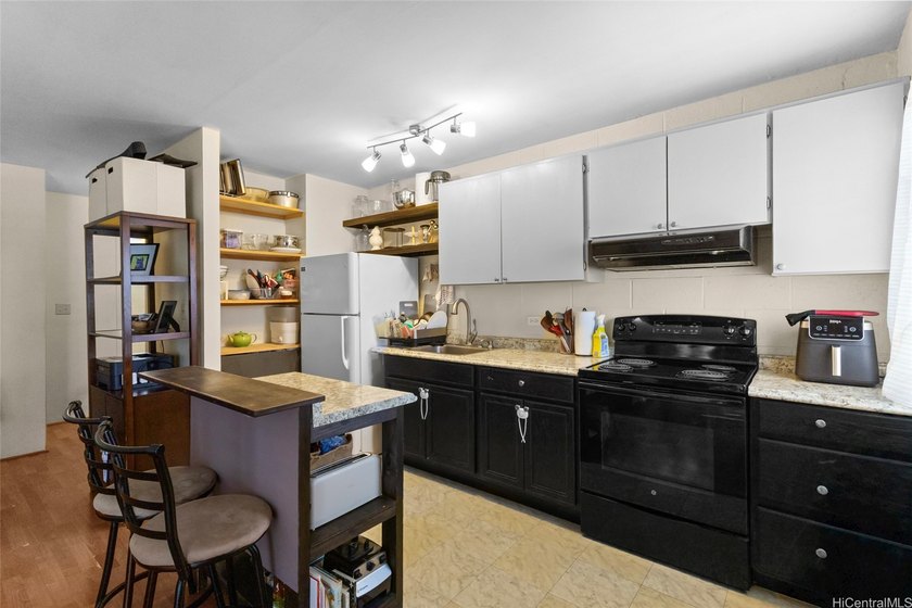 You don't just buy a condo. You buy the lifestyle that comes - Beach Condo for sale in Honolulu, Hawaii on Beachhouse.com
