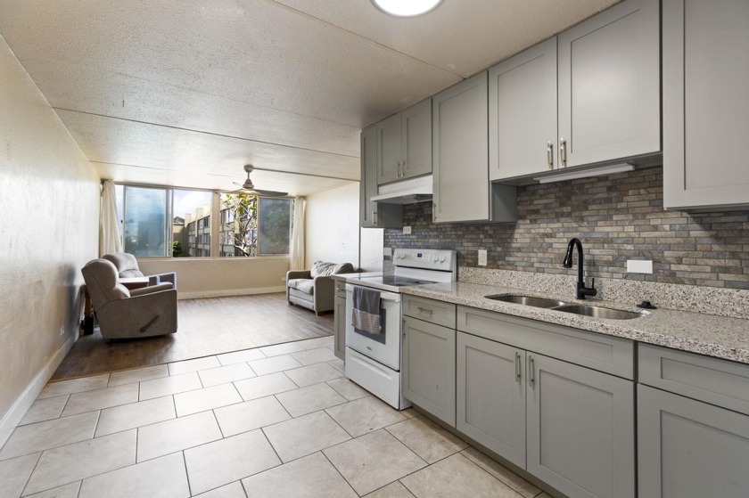 This recently remodeled unit has a fresh new kitchen with new - Beach Condo for sale in Kahului, Hawaii on Beachhouse.com
