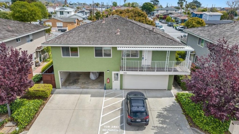 New on the market this Capitola Shores #4 unit is in ready to - Beach Condo for sale in Capitola, California on Beachhouse.com