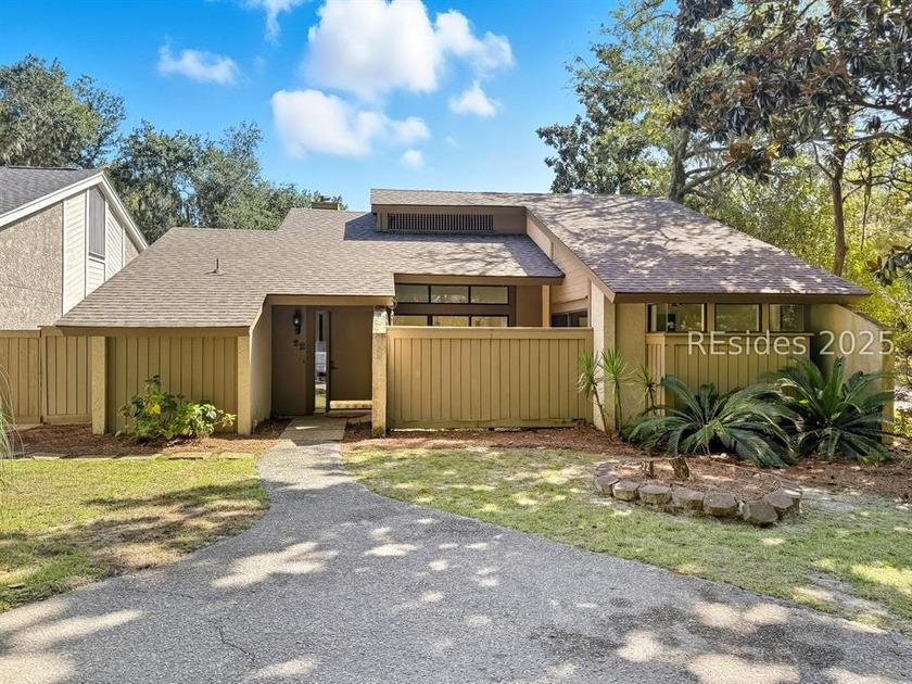 Don't miss this incredible opportunity to own the lowest-priced - Beach Home for sale in Hilton Head Island, South Carolina on Beachhouse.com