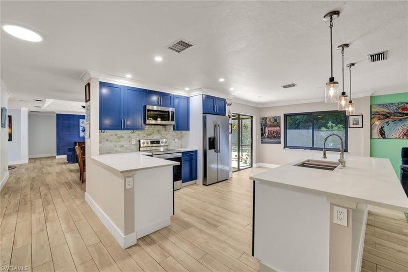 Fabulous NEW Price Improvement!! Seller has painted the interior - Beach Home for sale in Naples, Florida on Beachhouse.com
