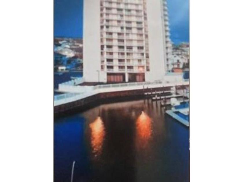 Spacious and beautifully upgraded, this larger one-bedroom - Beach Condo for sale in Ventnor, New Jersey on Beachhouse.com