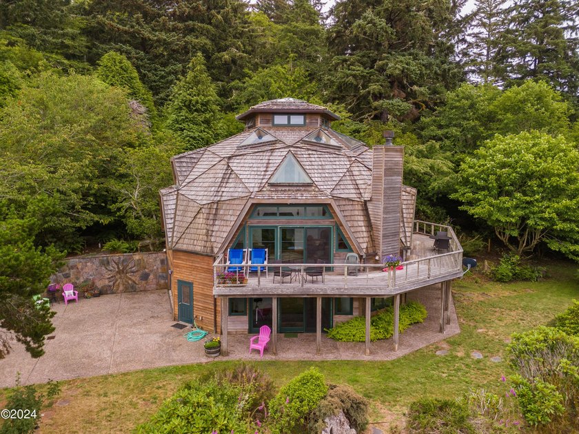 Full interior remodel in 2004! A rare opportunity to own this - Beach Home for sale in Neskowin, Oregon on Beachhouse.com