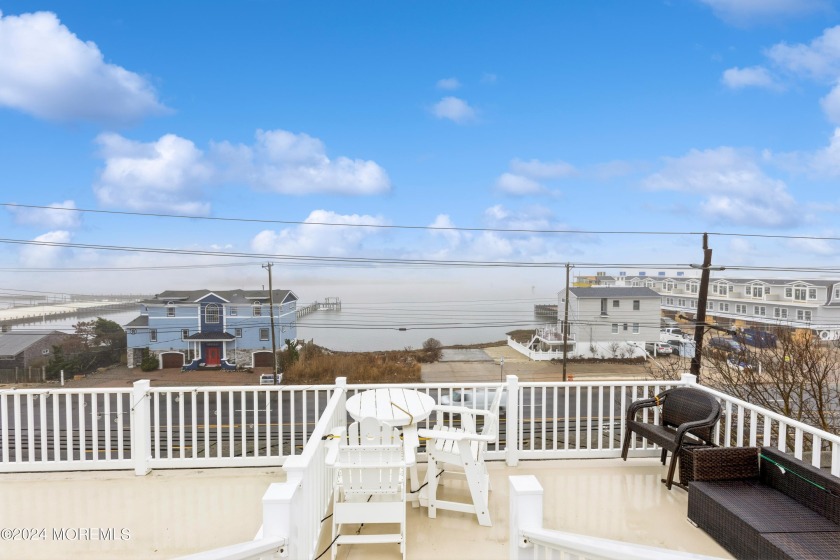 AWESOME VIEWS.!!! Oceanside, spacious end unit townhouse in the - Beach Condo for sale in Long Beach Island, New Jersey on Beachhouse.com