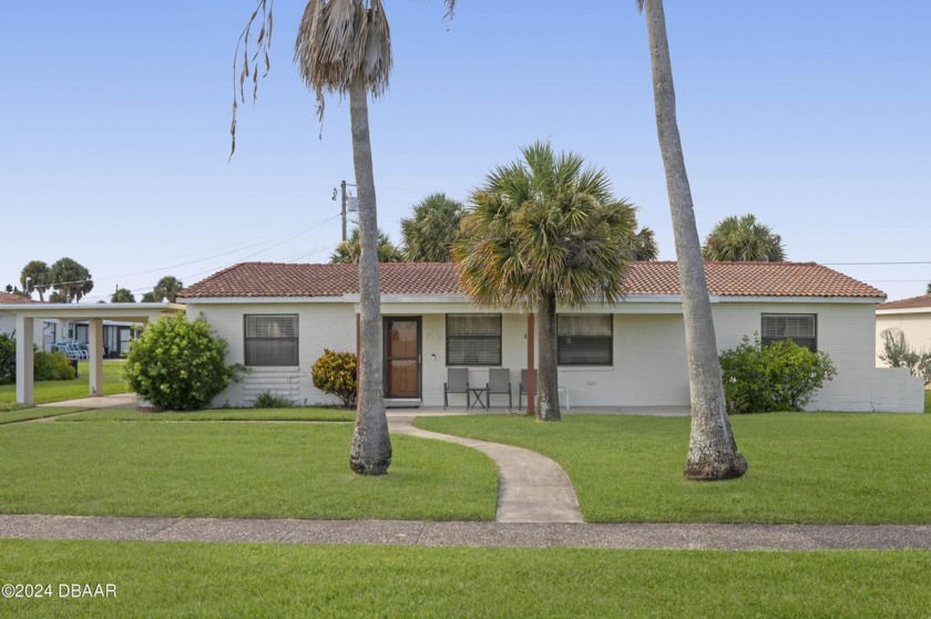 Welcome to this exceptional 3 bedroom, 2 bathroom beach bungalow - Beach Home for sale in Ormond Beach, Florida on Beachhouse.com