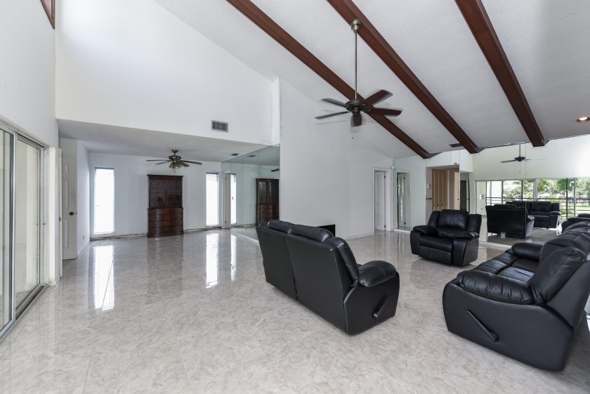 Spacious & vaulted 2nd story 3/2 condo priced to sell in - Beach Condo for sale in Boca Raton, Florida on Beachhouse.com