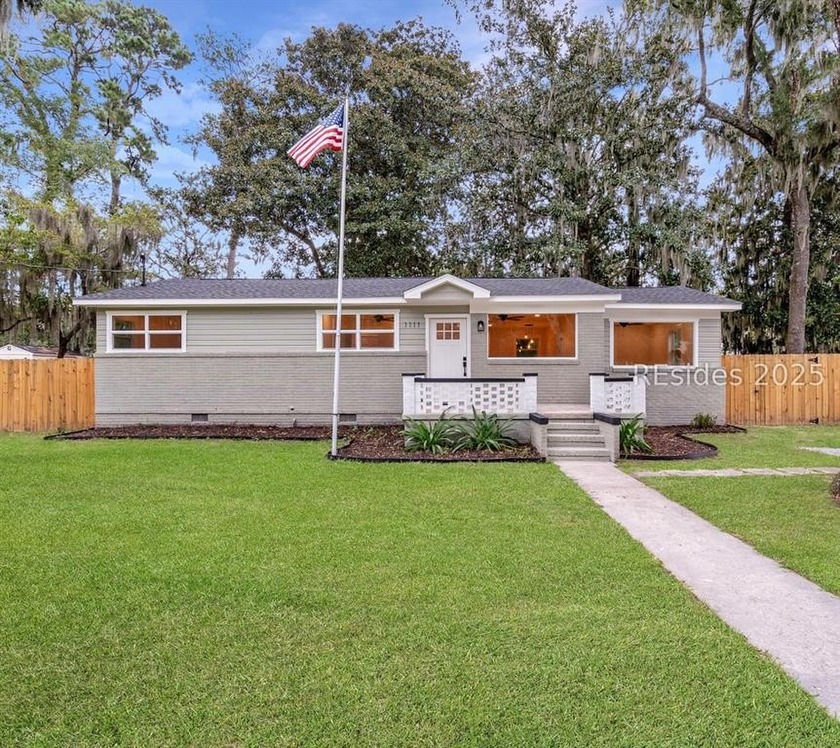 Fully renovated from top to bottom, this Mossy Oaks home is more - Beach Home for sale in Beaufort, South Carolina on Beachhouse.com