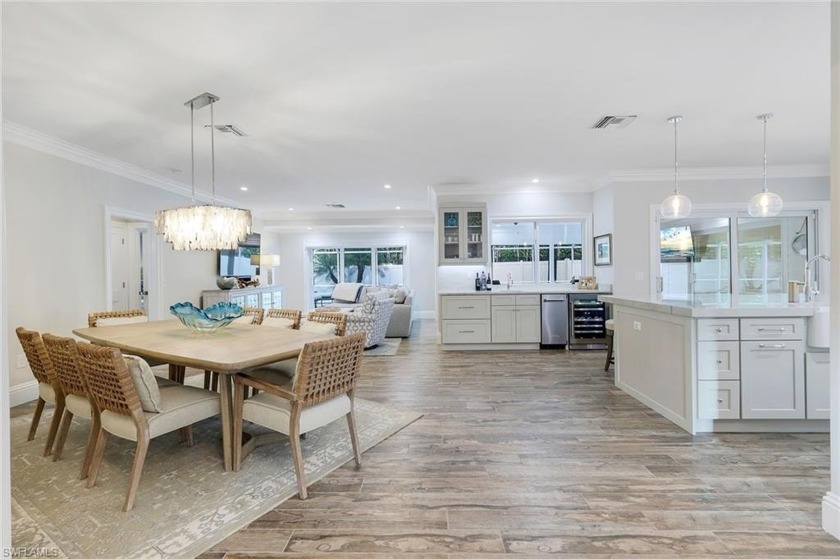 Expertly renovated Park Shore residence seamlessly blends modern - Beach Home for sale in Naples, Florida on Beachhouse.com