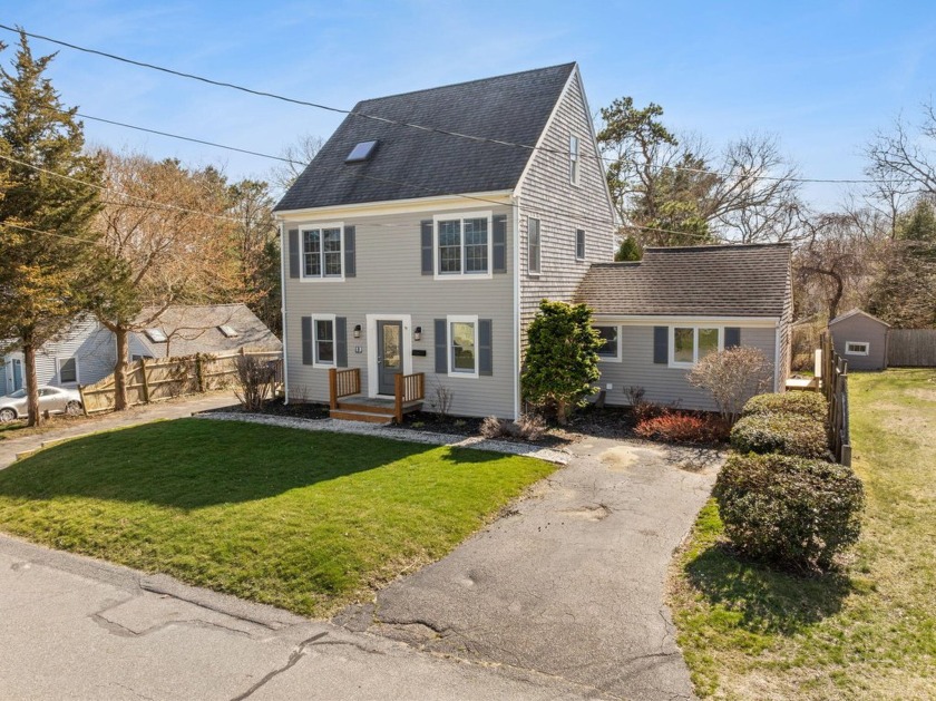 This beautifully maintained home offers ample space for everyone - Beach Home for sale in Buzzards Bay, Massachusetts on Beachhouse.com