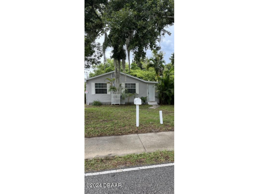 NO HURRICANE DAMAGE!!!! Location! Location! Location! This - Beach Home for sale in Port Orange, Florida on Beachhouse.com