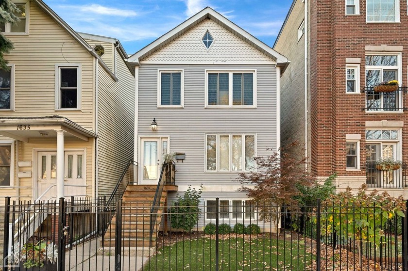 Step into this stunning 2-bedroom, 2-bathroom condo on a - Beach Home for sale in Chicago, Illinois on Beachhouse.com