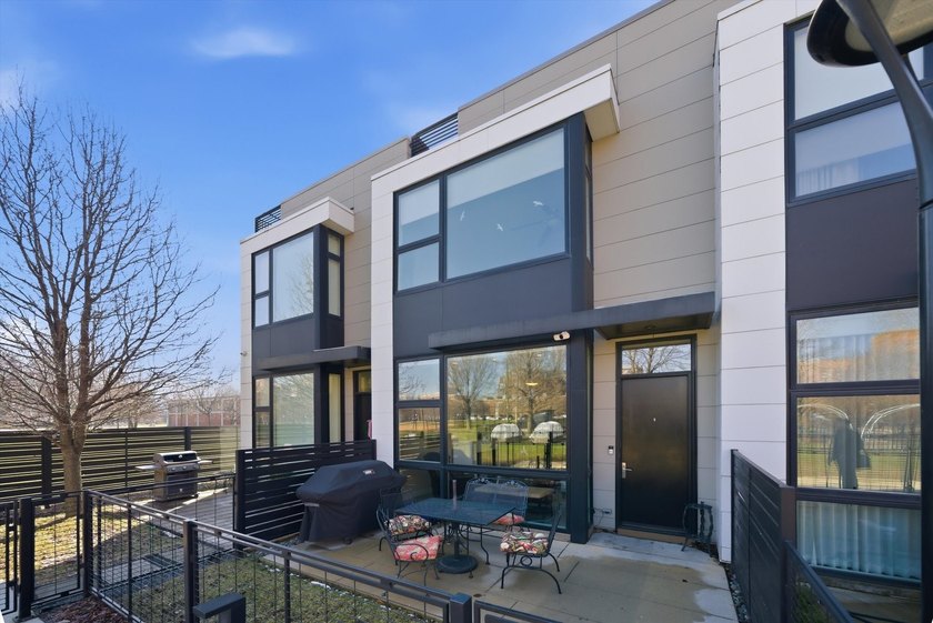 Rarely available and highly sought-after townhome in the - Beach Townhome/Townhouse for sale in Chicago, Illinois on Beachhouse.com