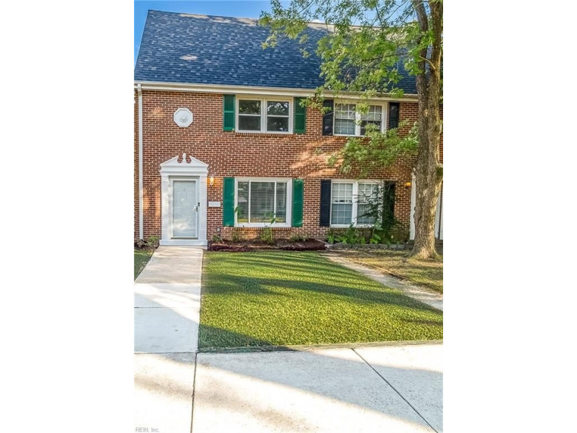 Beautifully Renovated 3-Bedroom Townhome.  Welcome to this - Beach Home for sale in Virginia Beach, Virginia on Beachhouse.com