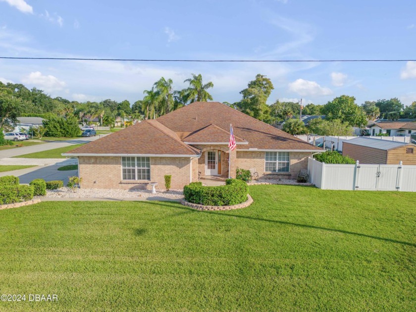 Great opportunity in Edgewater! Sitting on an oversized lot this - Beach Home for sale in Edgewater, Florida on Beachhouse.com