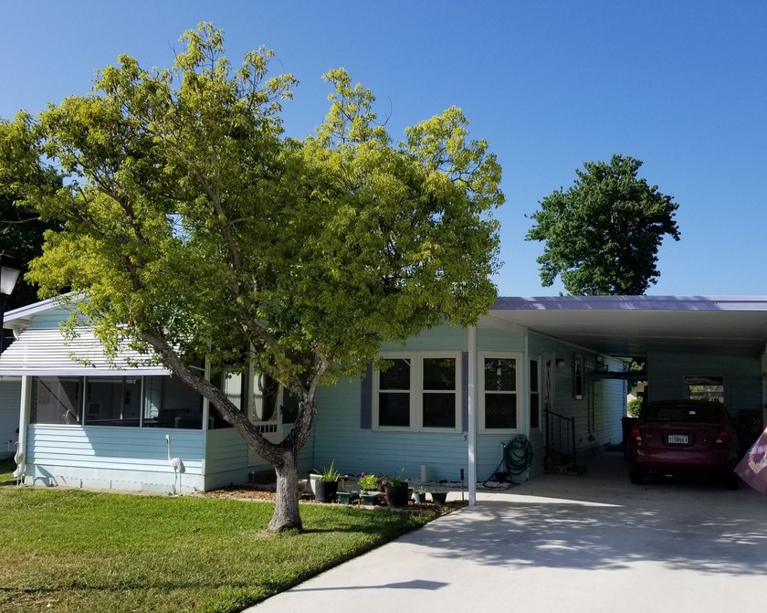 This 2 bedroom, 2 bathroom home has a great location, directly - Beach Home for sale in Ormond Beach, Florida on Beachhouse.com