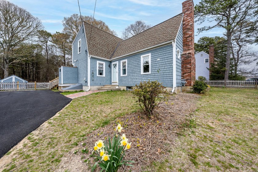 Charming and immaculate 3 bedroom 2 bath home in the Knob Hill - Beach Home for sale in South Yarmouth, Massachusetts on Beachhouse.com
