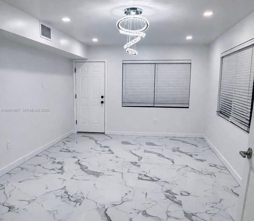 Excellent investment opportunity! Beautifully remodeled - Beach Townhome/Townhouse for sale in Hollywood, Florida on Beachhouse.com