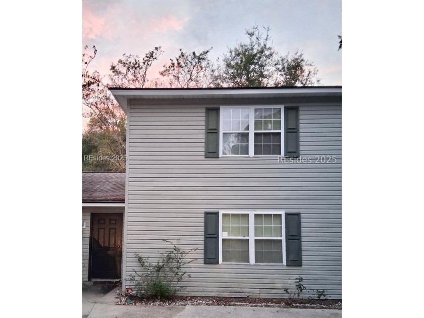 A charming 2-bedroom, 2-bath condo on Hilton Head Island. Both - Beach Condo for sale in Hilton Head Island, South Carolina on Beachhouse.com