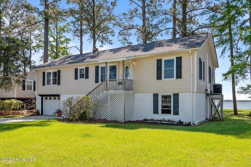 Character and comfort define this sweet mid-century waterfront - Beach Home for sale in Washington, North Carolina on Beachhouse.com