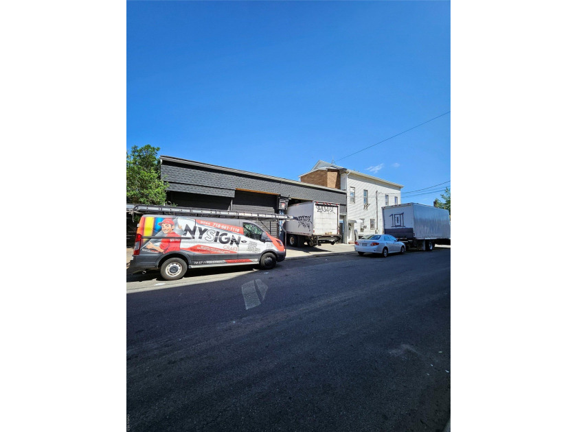 Property class f9 industrial,Corner location,Multi unit - Beach Commercial for sale in College Point, New York on Beachhouse.com