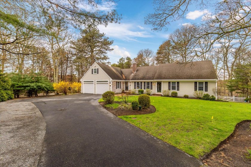 Step into this beautiful Yarmouth Port home ,and be instantly - Beach Home for sale in Yarmouth Port, Massachusetts on Beachhouse.com