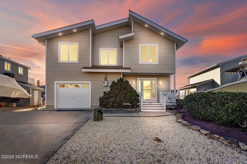 Welcome to this amazing custom built Contemporary 4 bedroom, 2.5 - Beach Home for sale in Manahawkin, New Jersey on Beachhouse.com