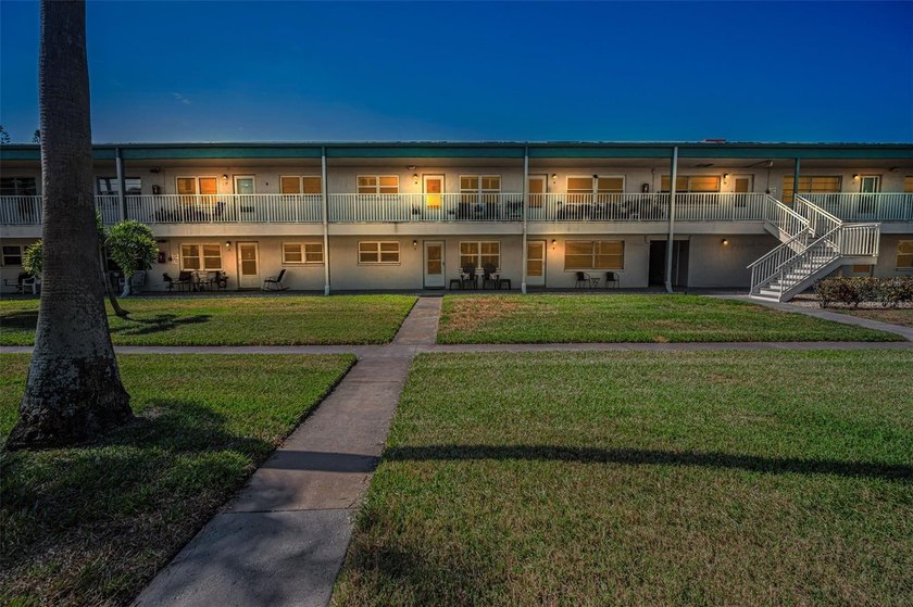 WOW... GROUND FLOOR... IMMACULATE & DESIGNER-PERFECT 2-BEDROOM - Beach Condo for sale in St. Petersburg, Florida on Beachhouse.com