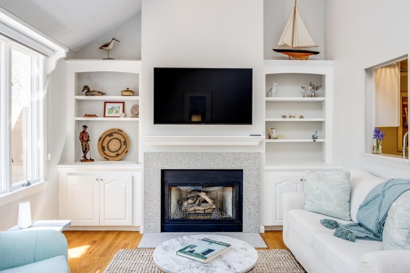 Bright and Light 3 level townhome on Cape Cod. Main floor living - Beach Condo for sale in Yarmouth Port, Massachusetts on Beachhouse.com