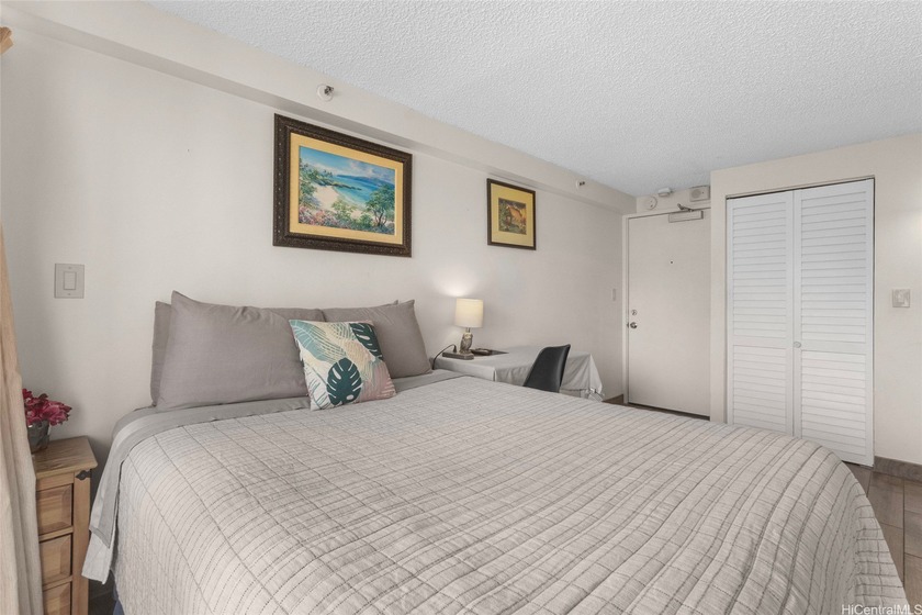 Opportunity knocks with this LEGAL, turn-key short-term vacation - Beach Condo for sale in Honolulu, Hawaii on Beachhouse.com