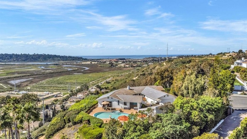 This once-in-a-lifetime view property captures sweeping - Beach Home for sale in Del Mar, California on Beachhouse.com