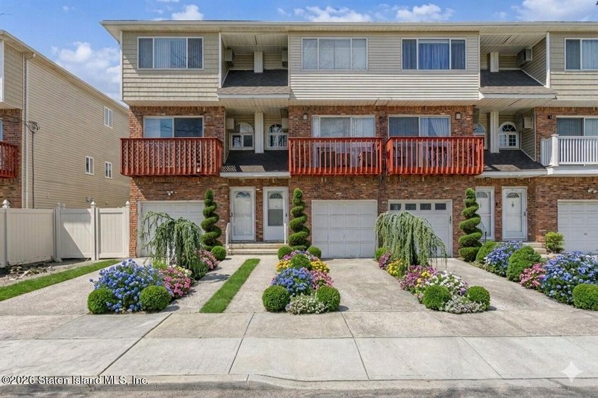 Welcome to 210 Tennyson Drive, Staten Island, NY 10308 a - Beach Home for sale in Staten Island, New York on Beachhouse.com
