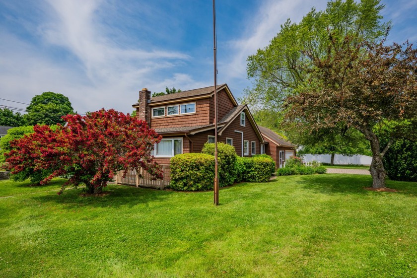 Welcome to Saybrook Manor! This sprawling year-round beach home - Beach Home for sale in Old Saybrook, Connecticut on Beachhouse.com
