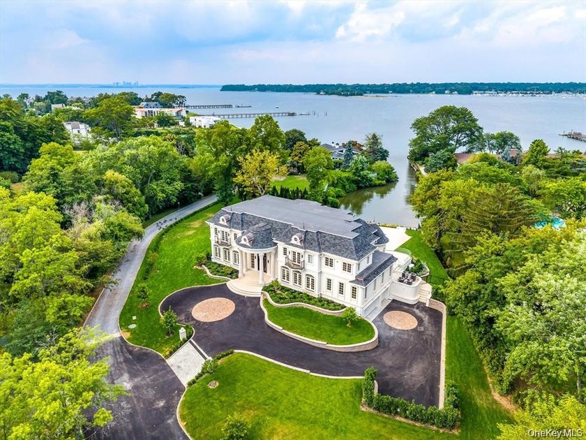 Experience unparalleled luxury and craftsmanship in this - Beach Home for sale in Kings Point, New York on Beachhouse.com