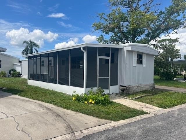 Updated 2/1/1 with large living area and separate room that can - Beach Home for sale in Pinellas Park, Florida on Beachhouse.com