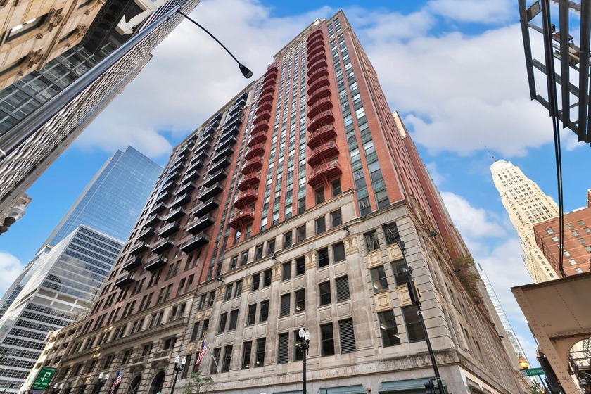 Perfectly situated one bedroom, one bath in prime Loop location - Beach Home for sale in Chicago, Illinois on Beachhouse.com