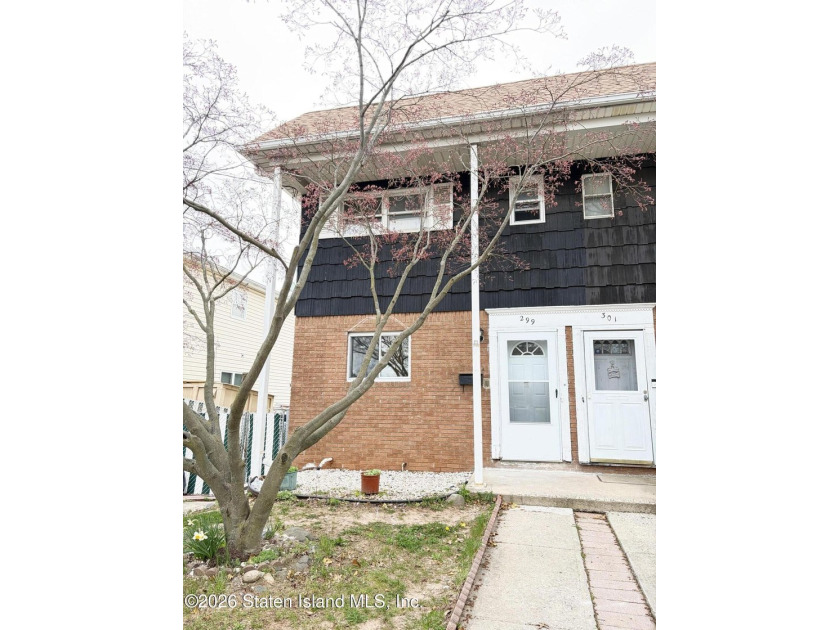 Newly renovated Semi-Detached 3-bedroom, 1-Family house in a - Beach Home for sale in Staten Island, New York on Beachhouse.com