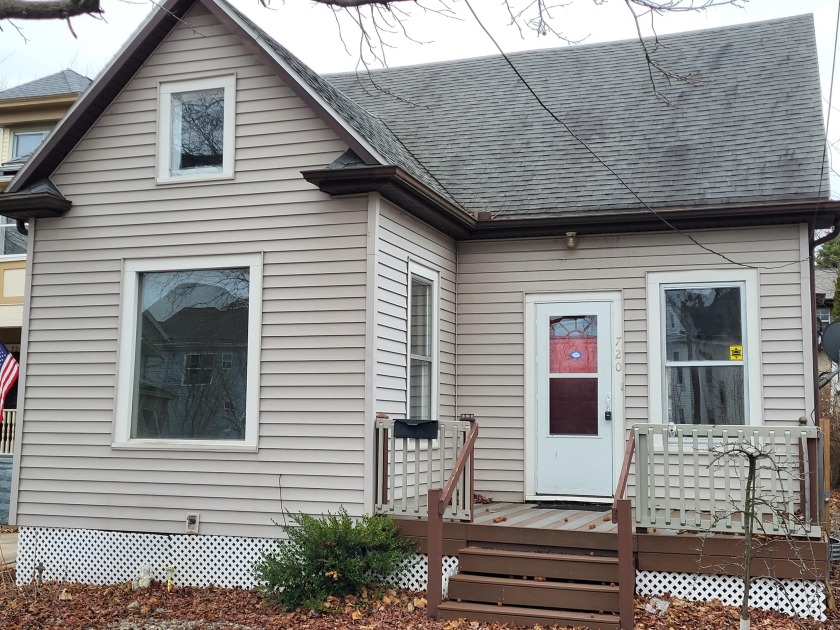 2 bedroom house in the city of St. Joseph needs a new owner to - Beach Home for sale in Saint Joseph, Michigan on Beachhouse.com