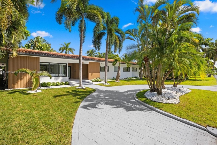 Modern Luxury Residence in Hollywood Lakes!
Step into this - Beach Home for sale in Hollywood, Florida on Beachhouse.com