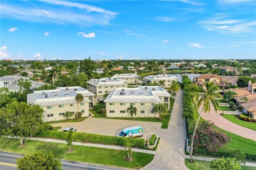 COMPLETELY RENOVATED IN PARK SHORE!  Experience unparalleled - Beach Home for sale in Naples, Florida on Beachhouse.com