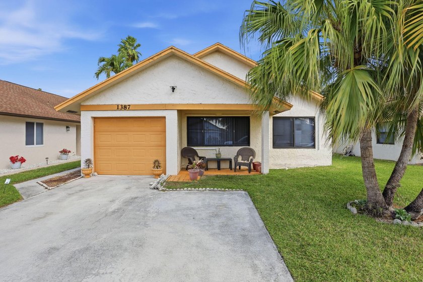 This 3 bedroom, 2 bathroom home with a 1-car garage has a bright - Beach Home for sale in West Palm Beach, Florida on Beachhouse.com