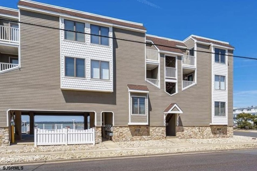 This Stone Harbor bayfront property is a 2.5 bedroom (2 Bedrooms - Beach Condo for sale in Stone Harbor, New Jersey on Beachhouse.com