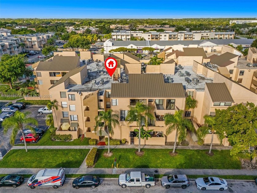 Great investment opportunity or starter unit! Stable tenant in - Beach Condo for sale in Miami, Florida on Beachhouse.com