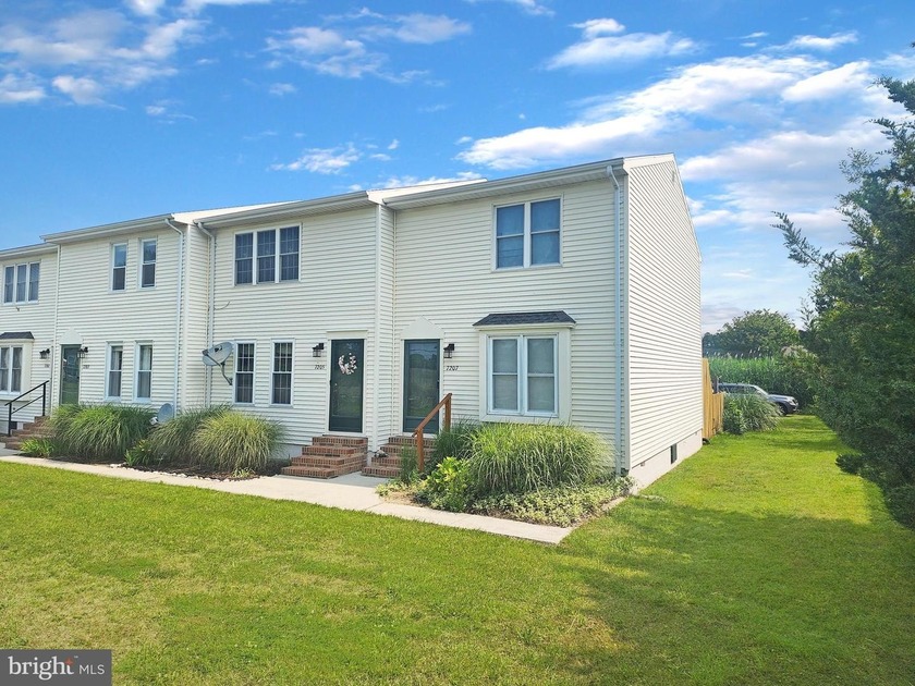 Low maintenance and upgraded end unit townhome. 7207 Bunting - Beach Townhome/Townhouse for sale in Chincoteague Island, Virginia on Beachhouse.com