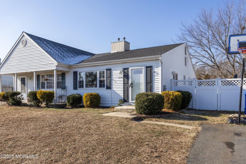 This beautifully updated 2-bedroom, 2-bathroom home in - Beach Home for sale in Toms River, New Jersey on Beachhouse.com