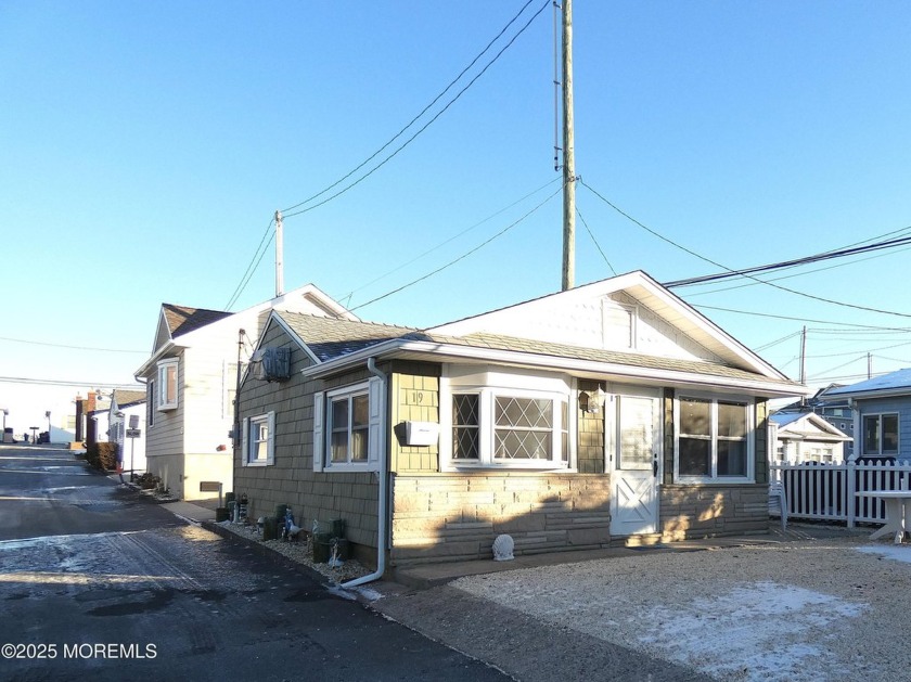 Classic Ocean Beach 2 Cottage on OWNED LAND !!! This home - Beach Home for sale in Lavallette, New Jersey on Beachhouse.com