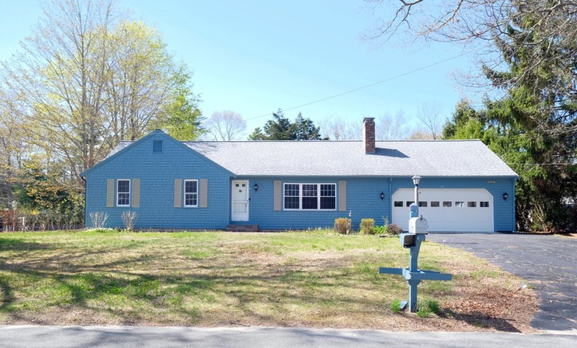 Charming 3br/2ba home in the heart of Centerville!  Living room - Beach Home for sale in Centerville, Massachusetts on Beachhouse.com
