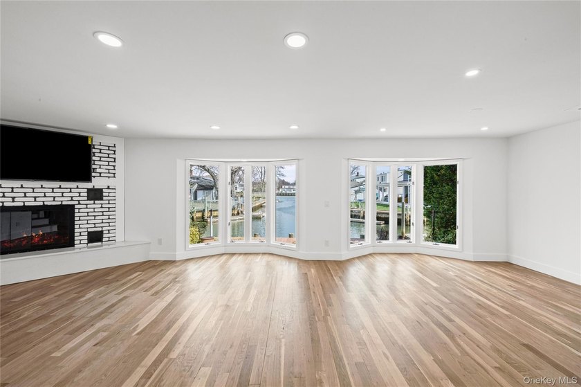 Newly renovated waterfront home in Biltmore Shores featuring - Beach Home for sale in Massapequa, New York on Beachhouse.com